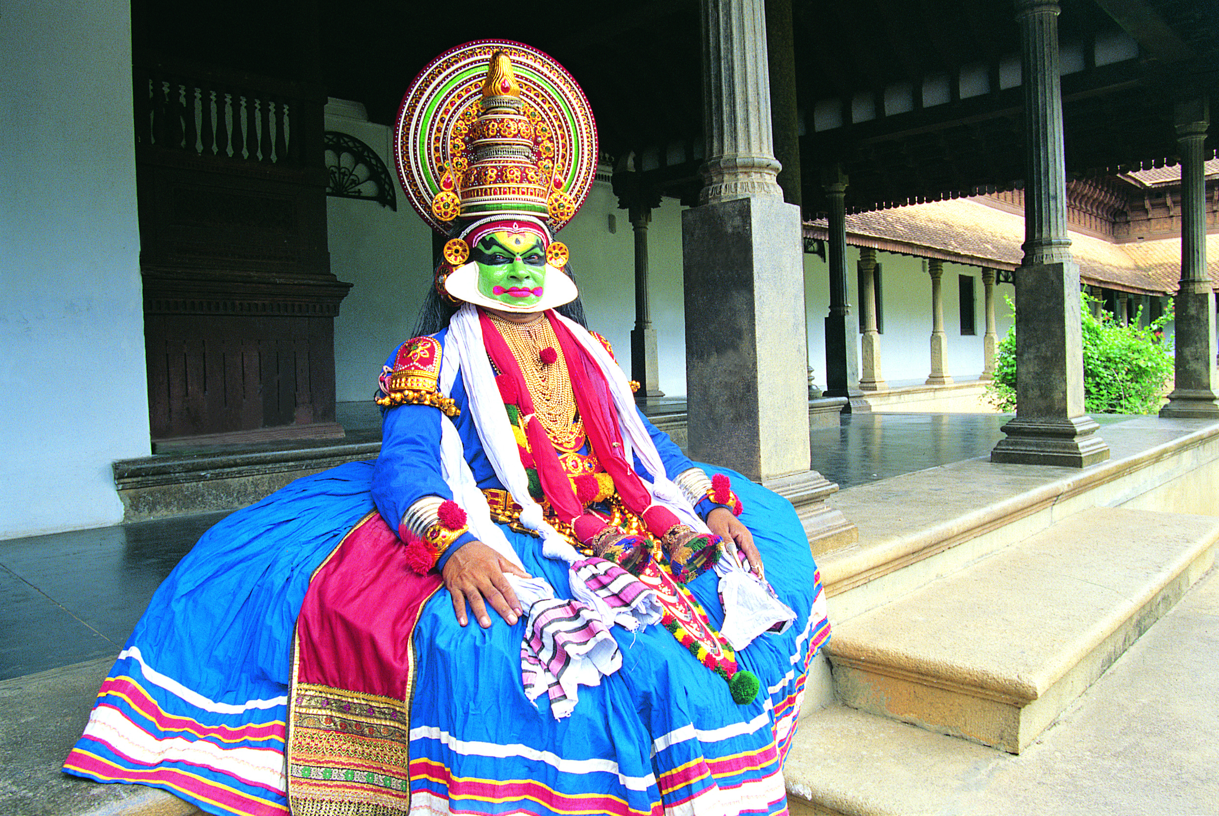 https://d3r8gwkgo0io6y.cloudfront.net/upload/kathakali dance.jpg